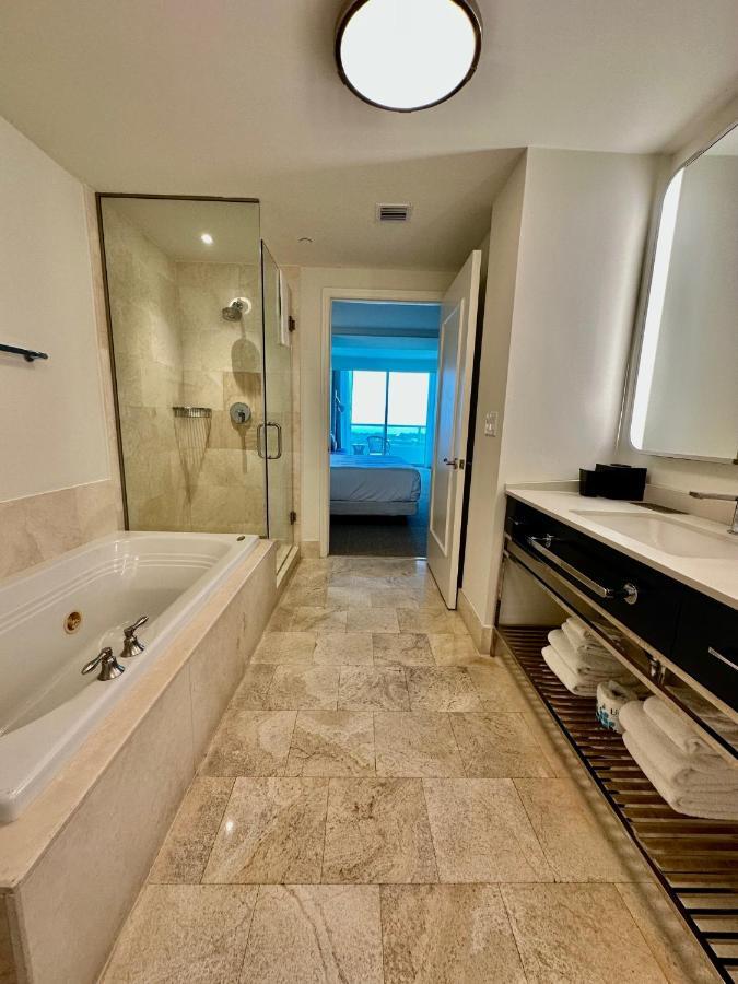 Fontainebleau Miami Beach,Tresor Экстерьер фото