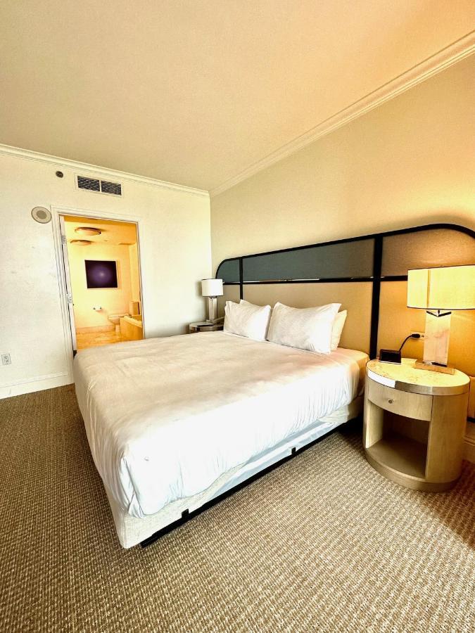 Fontainebleau Miami Beach,Tresor Экстерьер фото